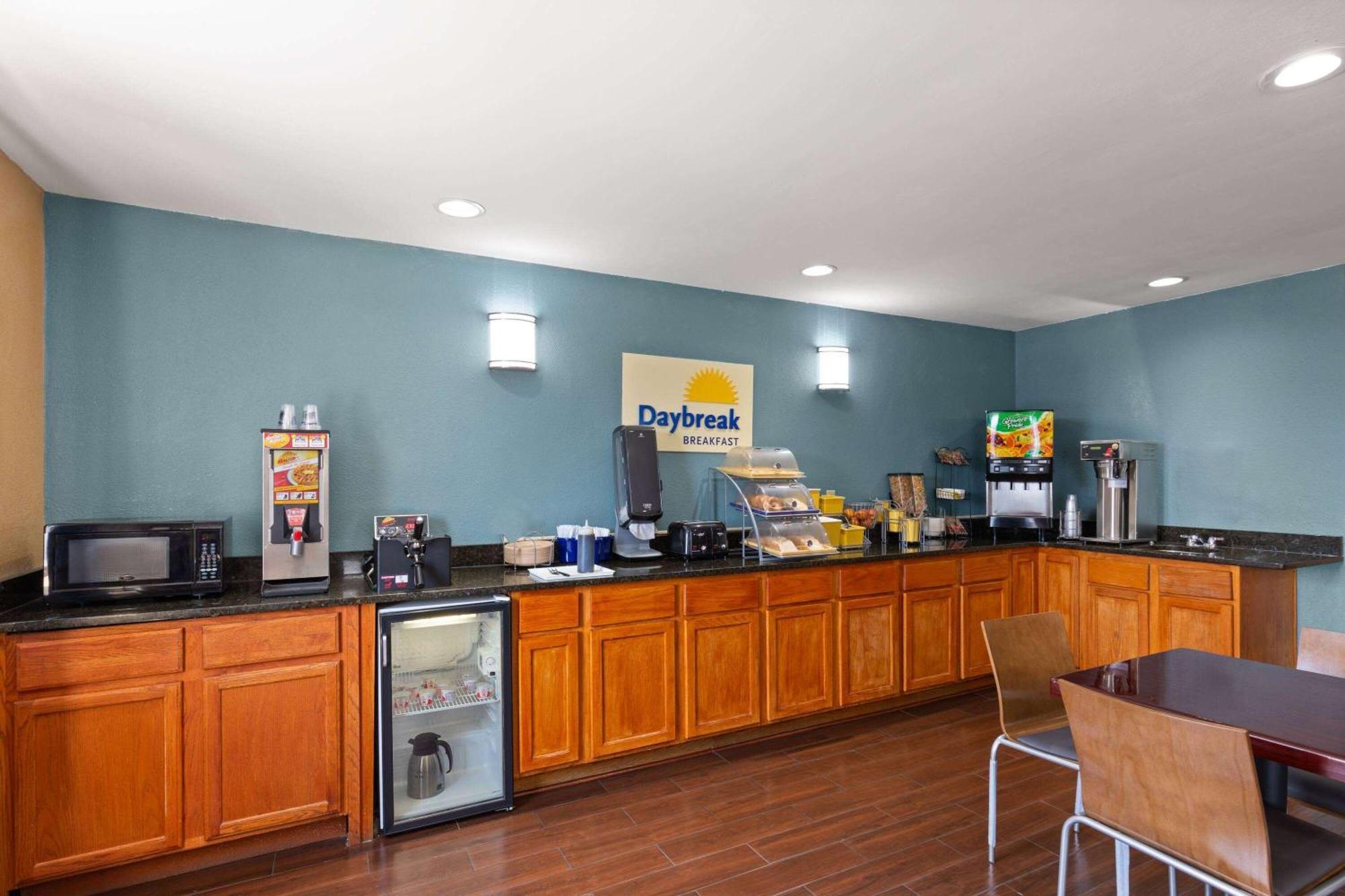 Days Inn By Wyndham Glasgow Exterior photo